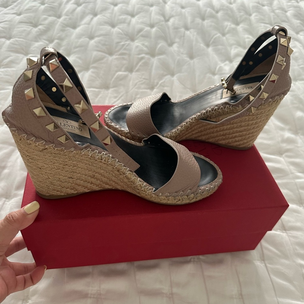 Valentino Garavani Rockstar poudre wedge. - Picture 6 of 10